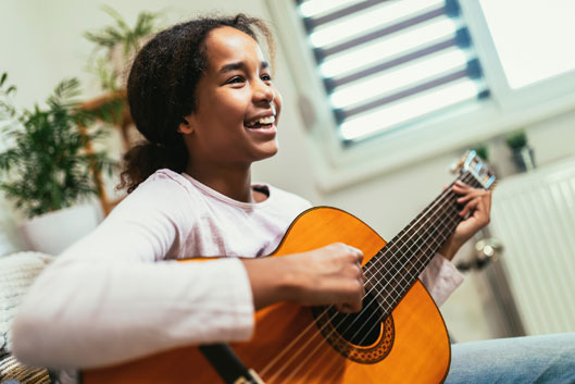 Gitarre lernen an der Musikschule Fame
